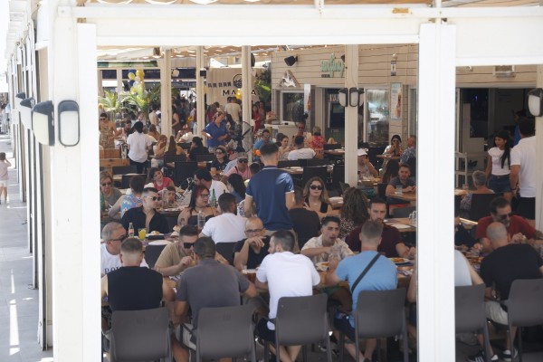 El puente de agosto prevé colgar el 'todo completo' en los restaurantes de Cartagena