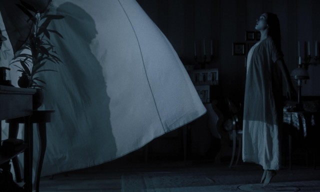 La herencia de Drácula y el terror lovecraftiano conviven en el Madrid de hoy gracias a 'Luz negra'