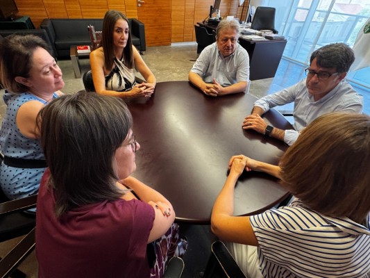 San Vicente firma un convenio con la entidad Nazaret para formar a familias con menores en riesgo
