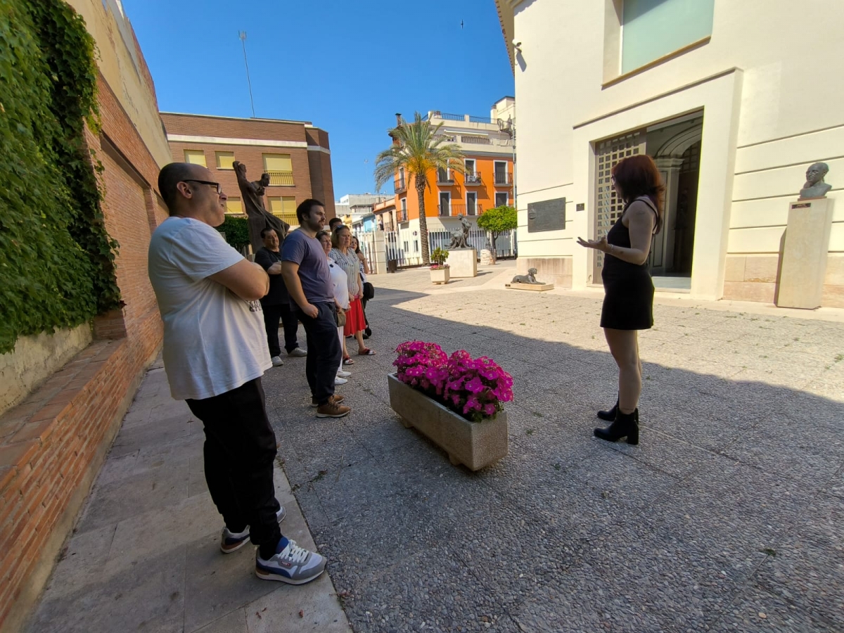 Nules forma a sus ciudadanos sobre habilidades comunicativas en un taller sobre noticias de actualidad