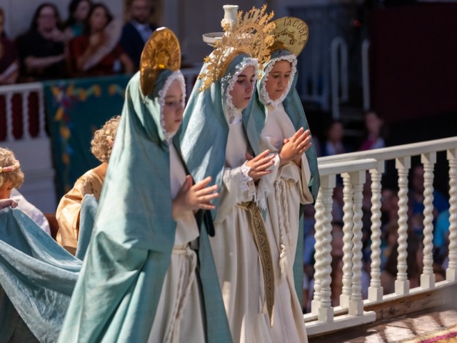 La exclusión de las mujeres en el Misteri d'Elx llegará al Ministerio de Igualdad... y puede que a la Unesco
