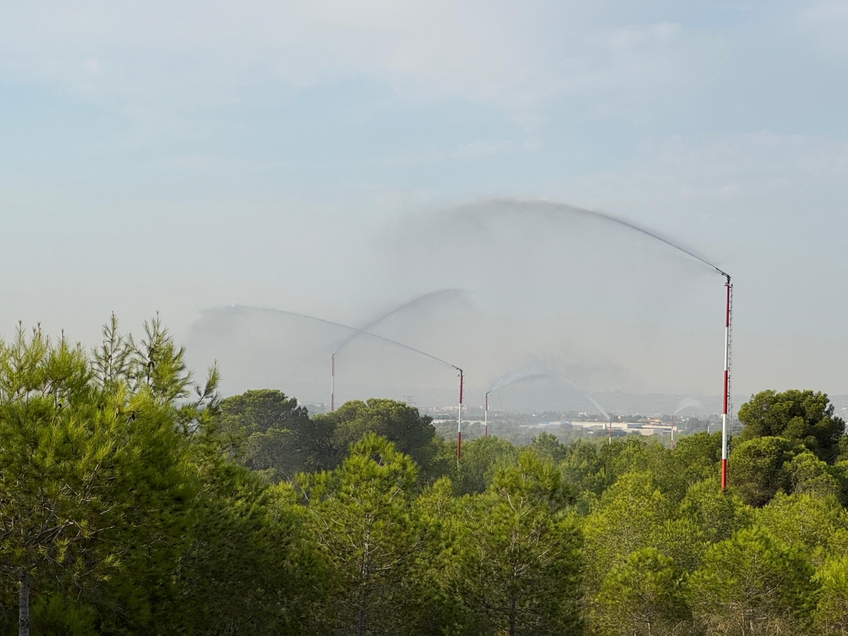 Paterna activa de nuevo los cañones de agua para hidratar y proteger La Vallesa ante el riesgo extremo de incendios