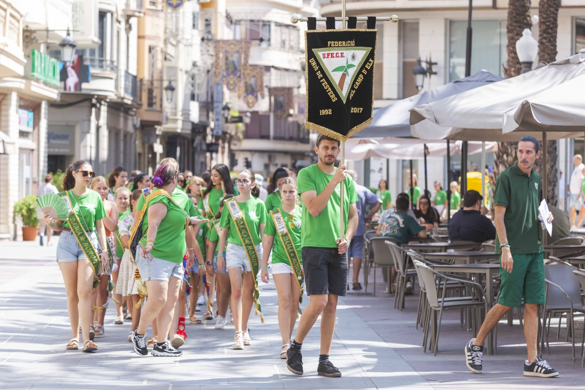 Los festeros del Camp d'Elx llenaron las calles del centro con 300 integrantes, Reinas y Damas
