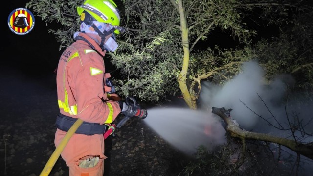 La UME despliega 1.300 militares en la lucha contra el fuego y suma 2.100 de apoyo