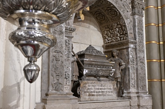 Murcia empieza a recibir ofertas para restaurar la urna que guarda el corazón de Alfonso X en la Catedral