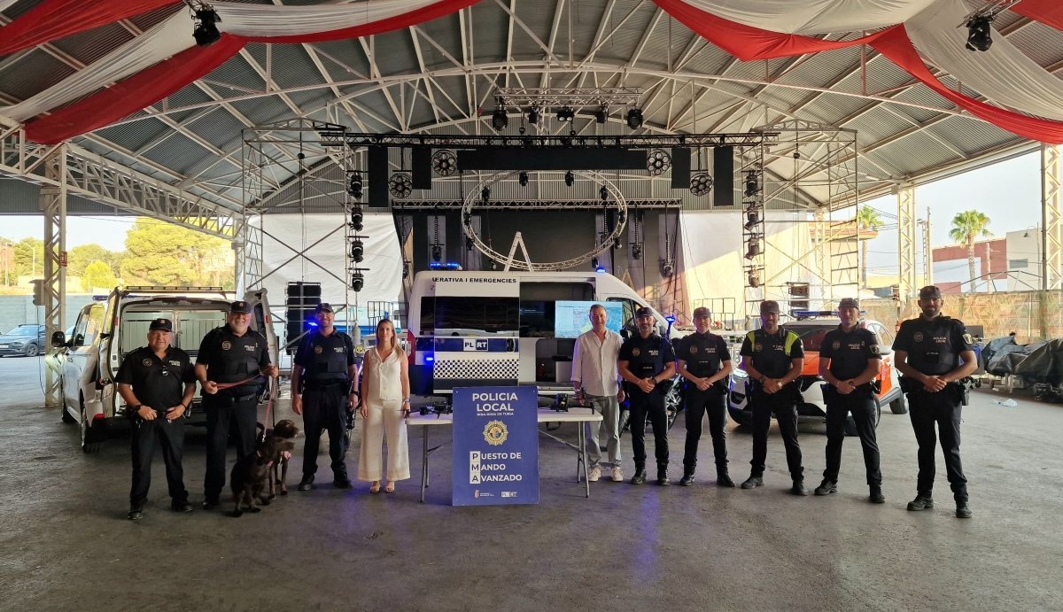 Riba-roja refuerza la seguridad de  las fiestas de Fadrins 2025 con un dispositivo de agentes, drones y perros policía