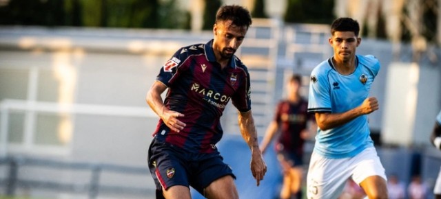 Óscar Clemente finaliza su etapa en el Levante UD