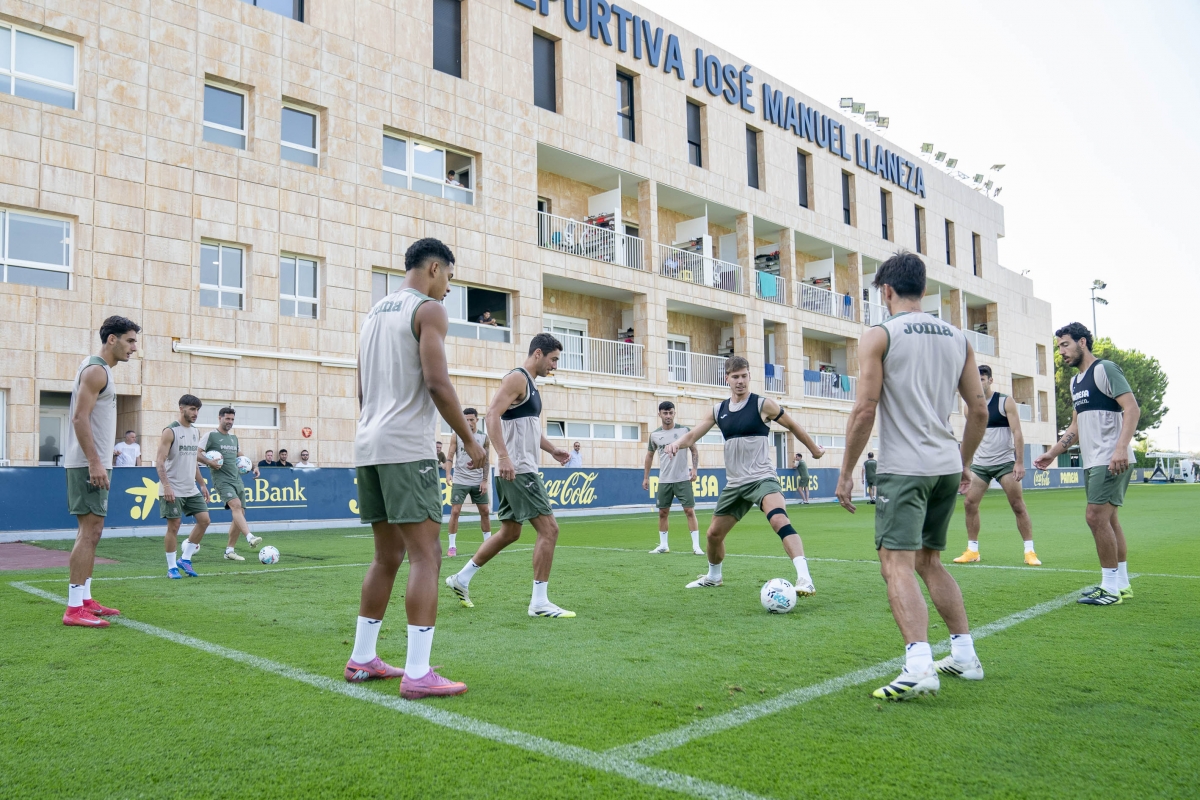 La Cerámica rebosa ilusión: el Villarreal regresa a la Champions, el Oviedo a Primera División