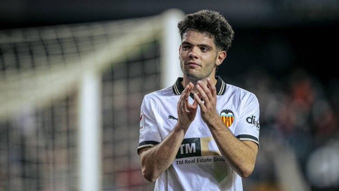El Valencia CF acepta la oferta del Rayo por Fran Pérez