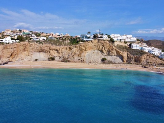 Las mordeduras de pez comienzan a cundir en las playas de La Vila Joiosa  