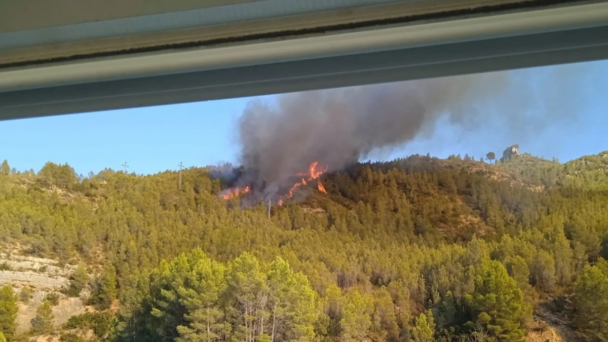 Declarado un nuevo incendio forestal en Cofrentes, que obliga a movilizar ocho medios aéreos