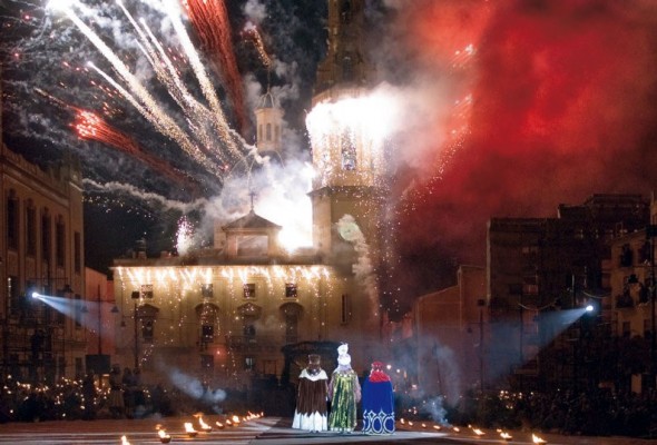 Alcoy licita por 220.000 euros diferentes servicios para las fiestas de San Jorge, Virgen de los Lirios y Reyes Magos  