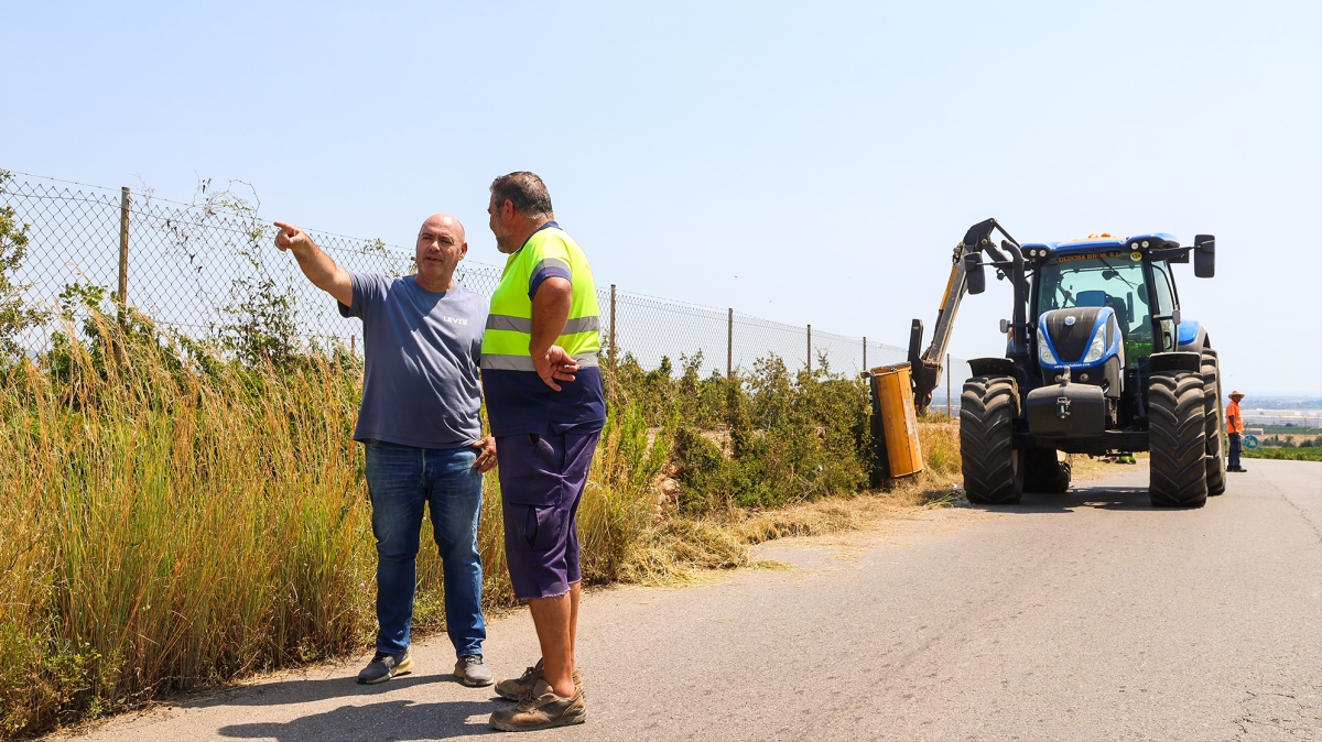Onda impulsa trabajos de desbroce para mejorar la seguridad y accesibilidad de los caminos rurales