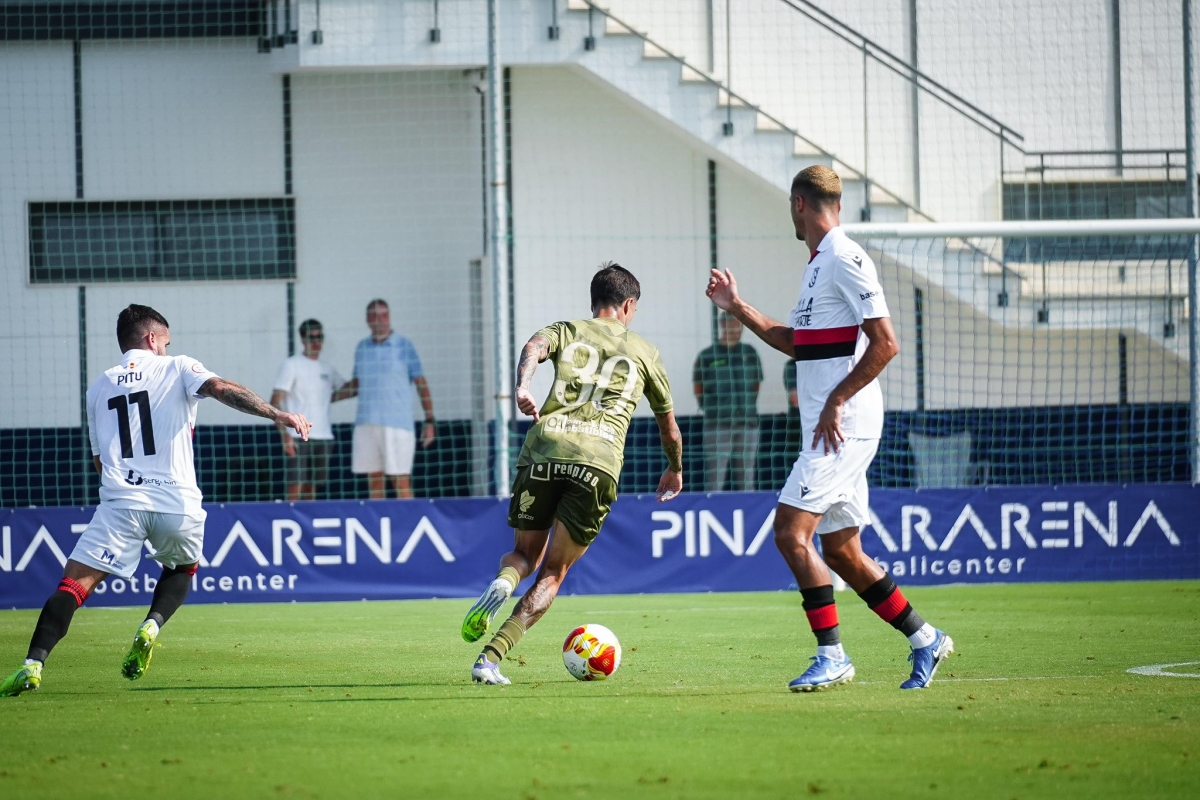 El Murcia gana al Melilla por 3-1 en un novedoso partido de cuatro partes de 25 minutos 