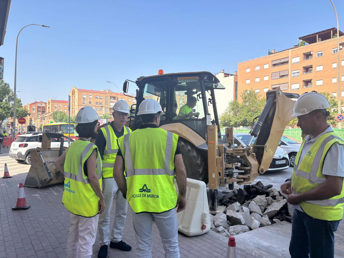 El Ayuntamiento de Murcia mejora la red de abastecimiento en Floridablanca y la avenida de El Palmar