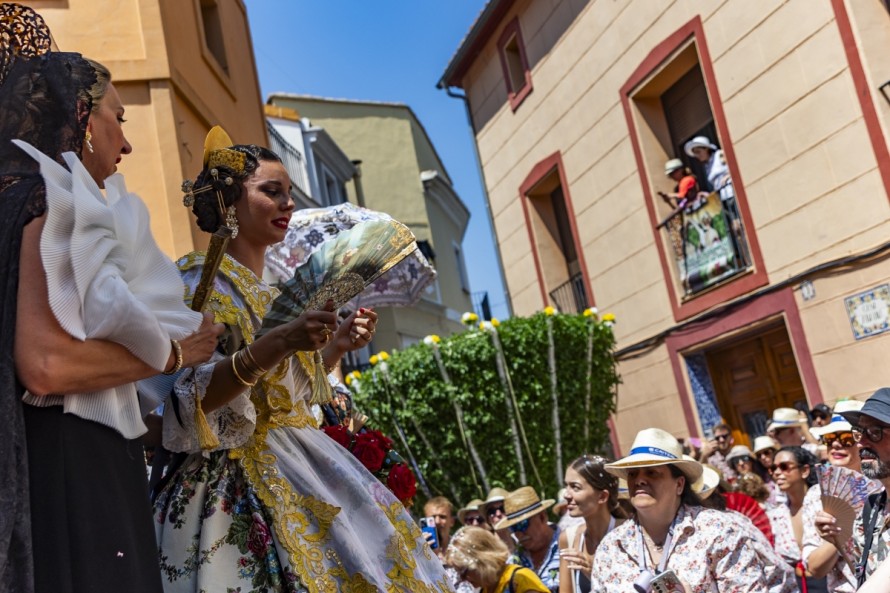 16 'alfàbegues' con nombre y aroma de mujer: Bétera honra a ilustres vecinas en su fiesta más grande
