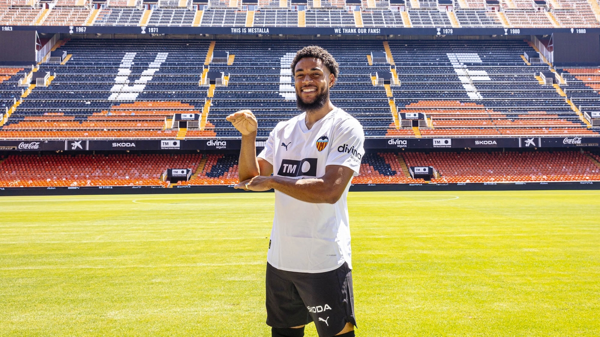 El Valencia inscribe a Danjuma con el 7 y deja a Canós en la lista pero sin dorsal