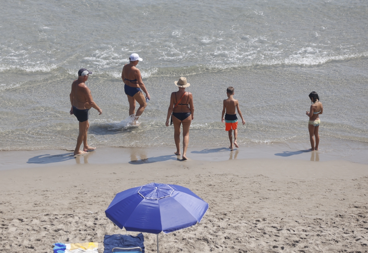 Medio Ambiente realiza 4.600 análisis durante la temporada para garantizar la calidad del agua de baño