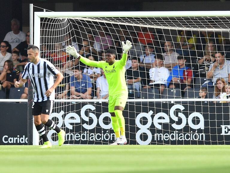 El Efesé amplía el contrato de Jhafets, joven portero internacional con Ecuador, hasta 2028