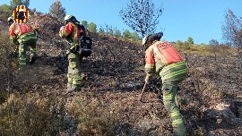 Regresan los desalojados por el incendio de Teresa de Cofrentes y se retira la UME