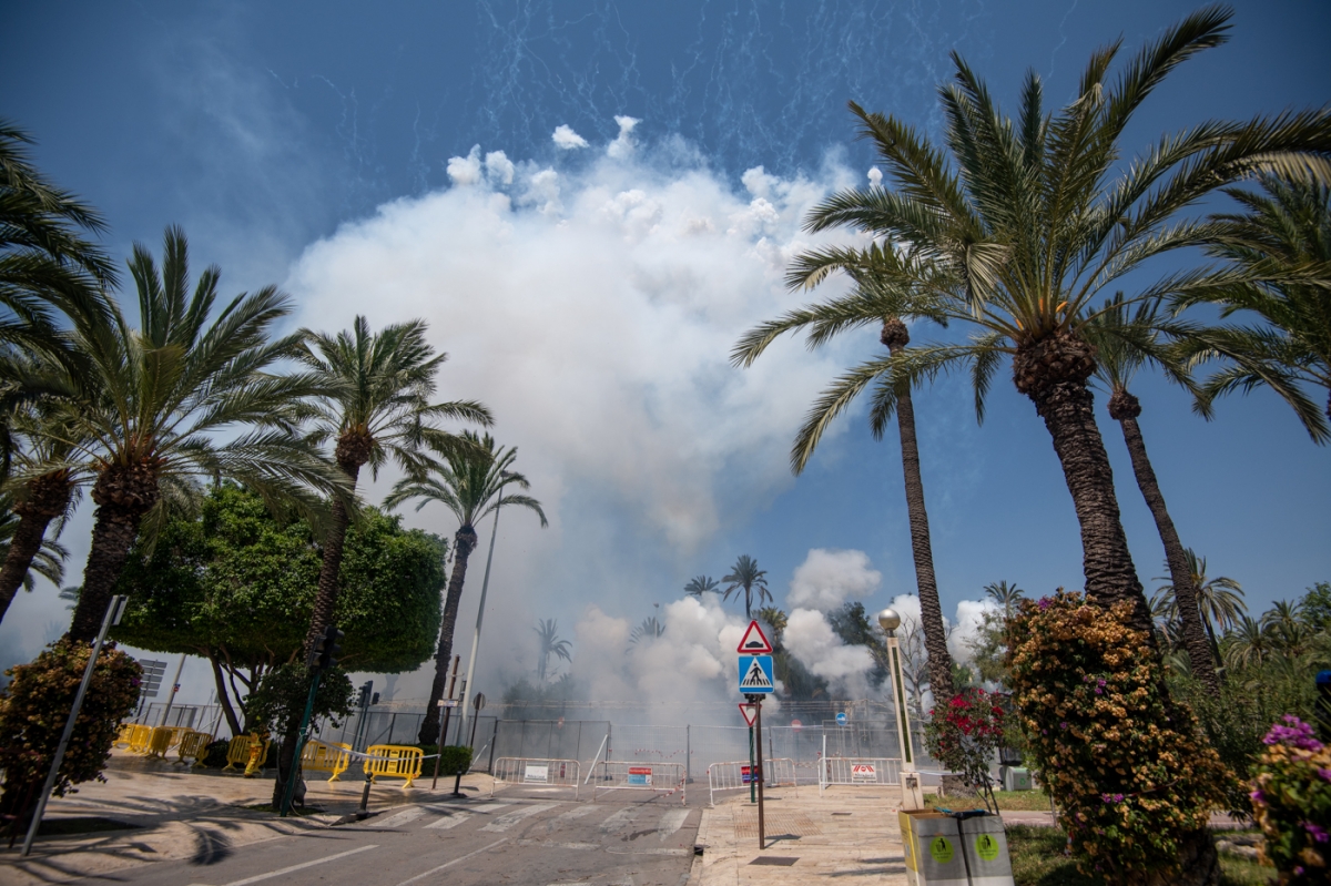 La 'mascletà' del 15 de agosto y el racó de 'Elche Plaza', en imágenes