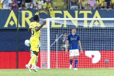 El Villarreal, con goles de Eyong y Gueye, amarga el regreso del Oviedo a Primera División