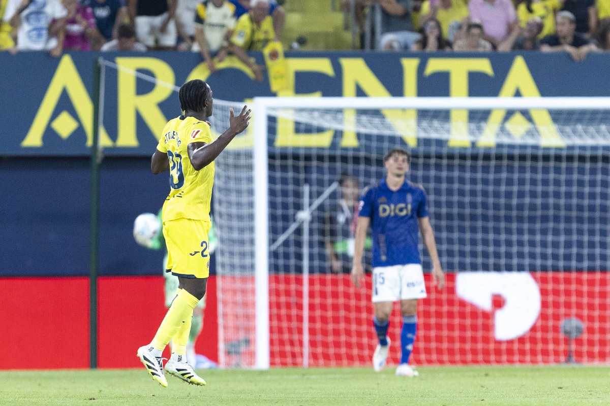 El Villarreal, con goles de Eyong y Gueye, amarga el regreso del Oviedo a Primera División