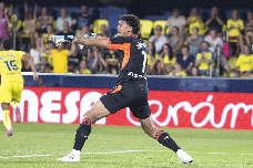 El Villarreal vence y convence ante su afición en el debut liguero
