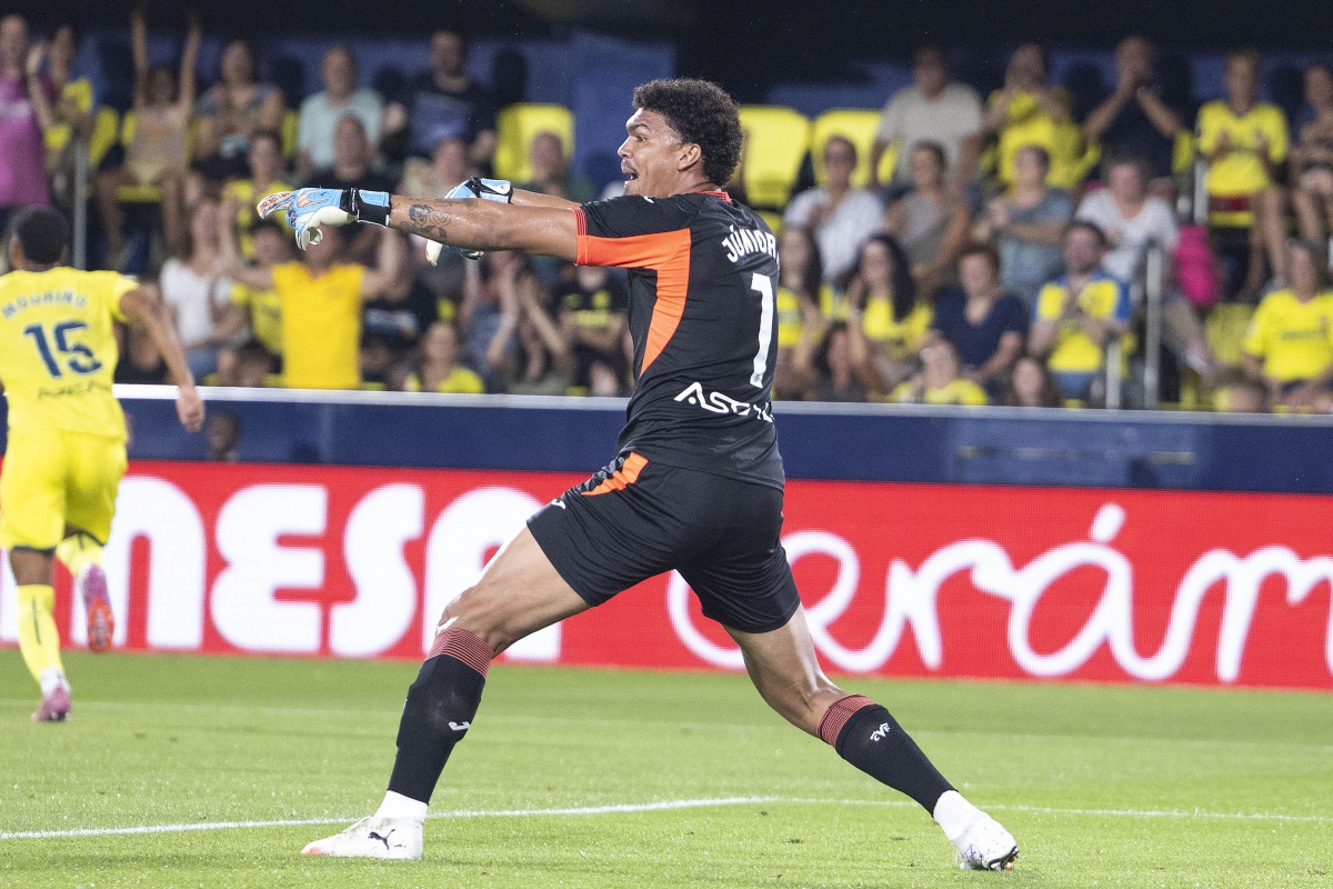 El Villarreal vence y convence ante su afición en el debut liguero