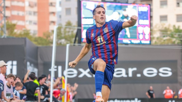 El azulgrana 'Juanto' Ortuño, autor del gol del penúltimo ascenso del Castellón a Segunda 