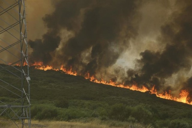 Hasta 19 incendios activos requieren la ayuda del Estado, a la que se sumarán dos aviones italianos
