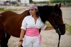 Vera, la amazona que cabalga en Pinedo