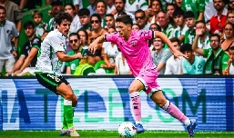 Los errores defensivos condenan al Castellón en su estreno liguero