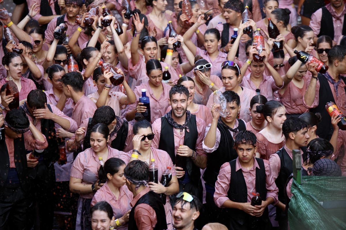 Las imágenes de la Gran Cabalgata del Vino de Jumilla: música, diversión y... mucho tinto