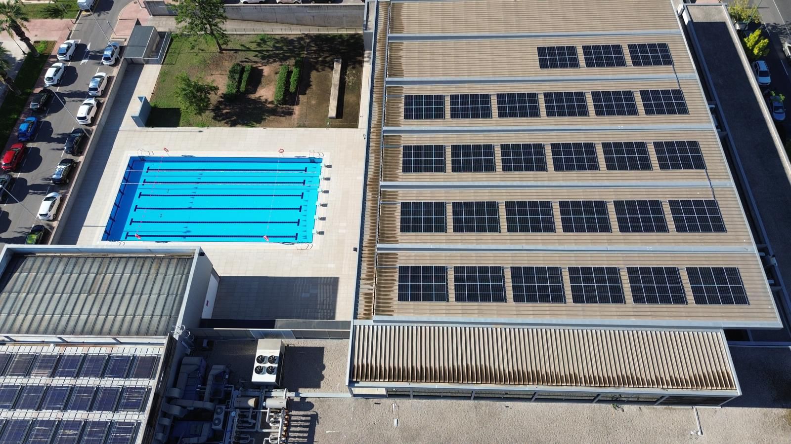 La Diputación acaba la instalación de las 216 placas solares para autoconsumo en la Piscina Provincial