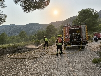 Controlados los dos incendios declarados en Alcoy: el de Cotes Altes y el de Serelles