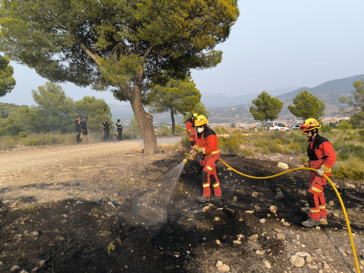 dos incendios en Alcoy: uno en Cotes Altes y otro en Serelles. - Foto: PLAZA dos incendios en Alcoy: uno en Cotes Altes y otro en Serelles.