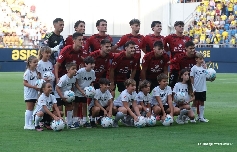 Cedidos Valencia CF: Iker Córdoba, expulsado en el primer minuto de su debut con el Mirandés