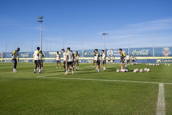 Ayoze y Denis Suárez siguen sin entrenar con el Villarreal y tienen complicado jugar en el Bernabéu