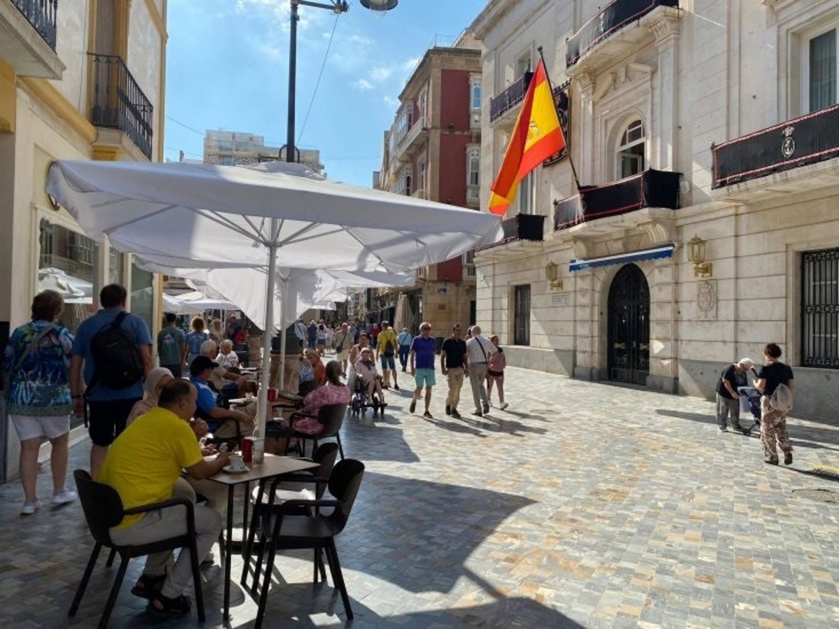 La hostelería de Cartagena sobrevive a la ola de calor y celebra un balance 