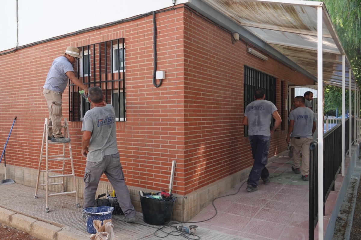 Cartagena invierte 360.000 euros para reformar 12 colegios este verano