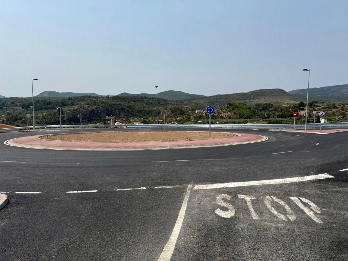 Abre al tráfico la nueva rotonda en la CV-35 para regular los accesos a Chelva