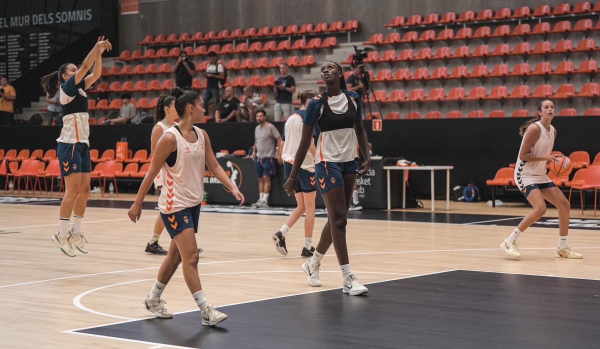 El equipo femenino de Valencia Basket arranca el trabajo en grupo de pretemporada