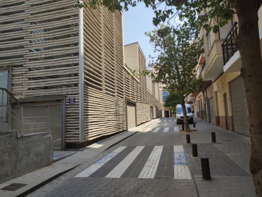 La Vila Joiosa interviene en el entorno del Mercat Municipal: plataforma única y obra en la red de pluviales