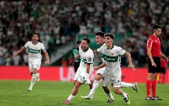 El Elche CF se sube a las barbas del Real Betis y suma un meritorio punto en el arranque del curso liguero