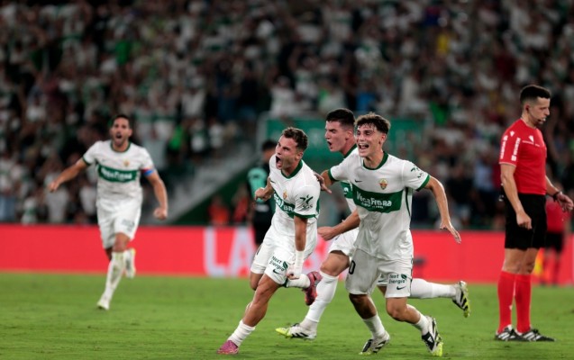 El Elche CF se sube a las barbas del Real Betis y suma un meritorio punto en el arranque del curso liguero