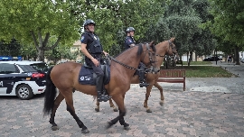 Murcia intensifica la vigilancia en sus zonas verdes con policías a caballo