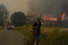 La respuesta a los incendios reaviva la polémica gestión de emergencias tras diez meses de la Dana