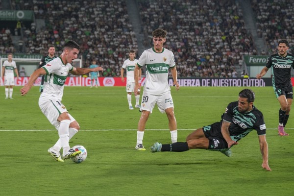 Cinco de los nueve fichajes realizados por el Elche debutan en la primera jornada