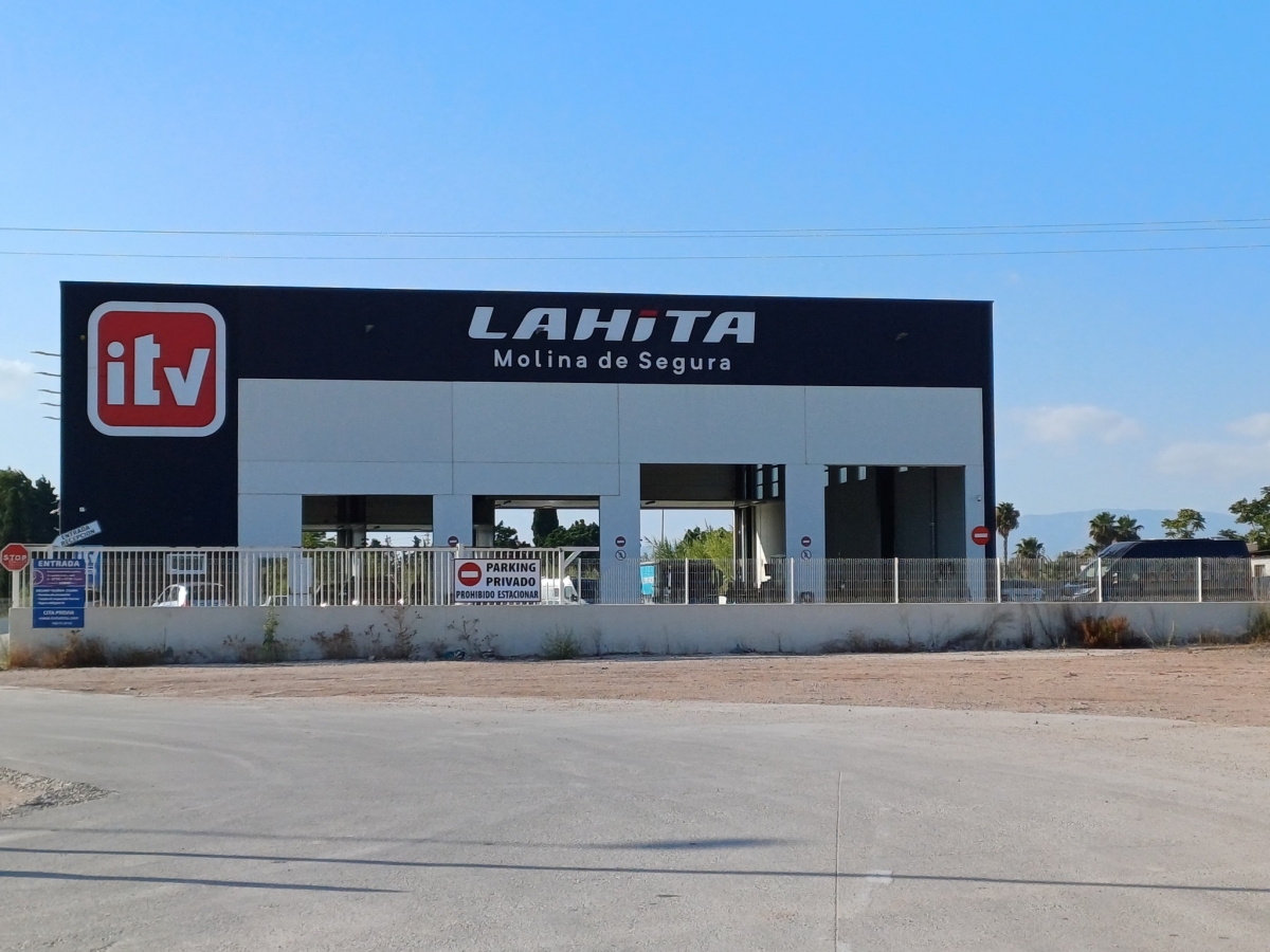 Una de las 44 estaciones fijas de Inspección Técnica de Vehículos (ITV) existentes en la Región de Murcia. - Foto: CARM